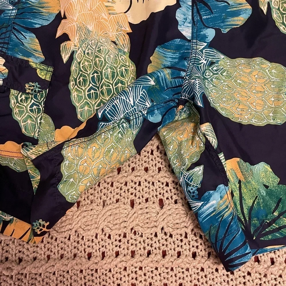 PINEAPPLE CARIBBEAN SWIMWEAR MENS XL ,‎ CARGO POCKET, PINEAPPLE & FLORAL PATTERN